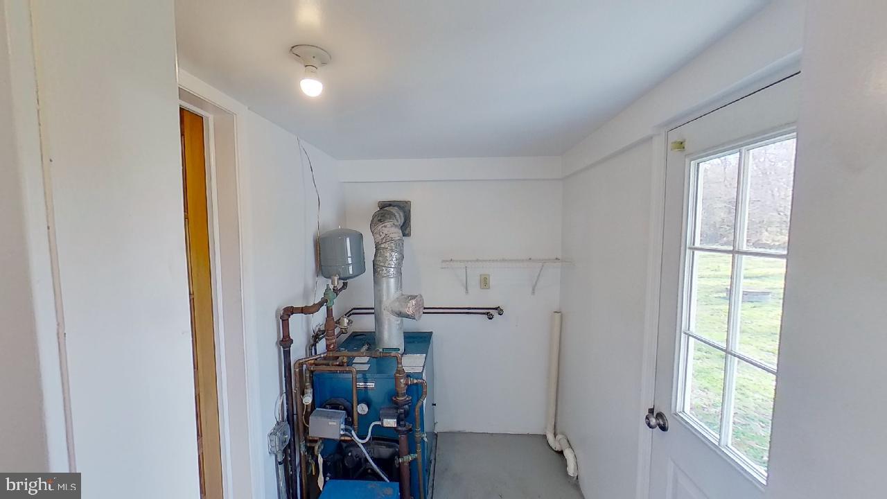 42464 Fairgrounds Road Leonardtown, MD 20650 - Photo 18 of 33 a view of a livingroom with furniture and front door