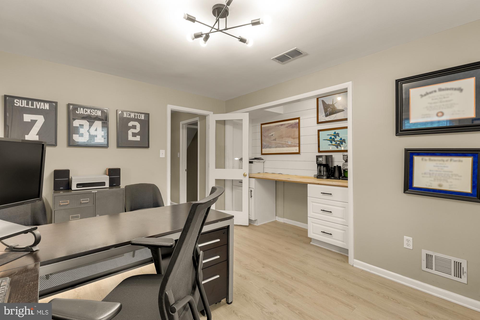2504 Fauquier Lane Reston, VA 20191 - Photo 6 of 53 Office/BR on entry level with coffee bar!