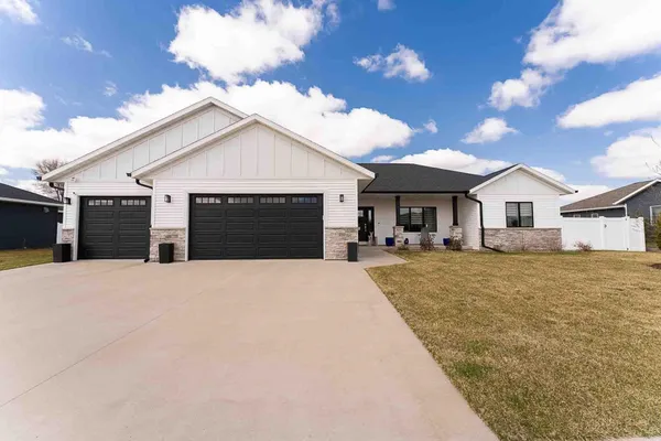 $625,000 | 1230 Crockett Drive, Holmen, WI 54636