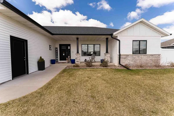 $625,000 | 1230 Crockett Drive, Holmen, WI 54636
