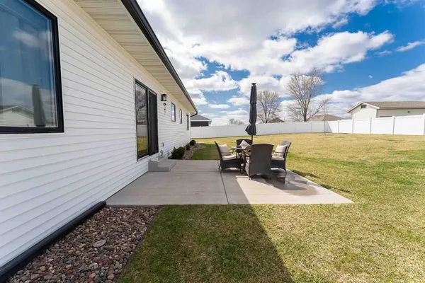 $625,000 | 1230 Crockett Drive, Holmen, WI 54636