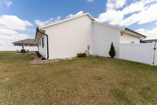 $625,000 | 1230 Crockett Drive, Holmen, WI 54636