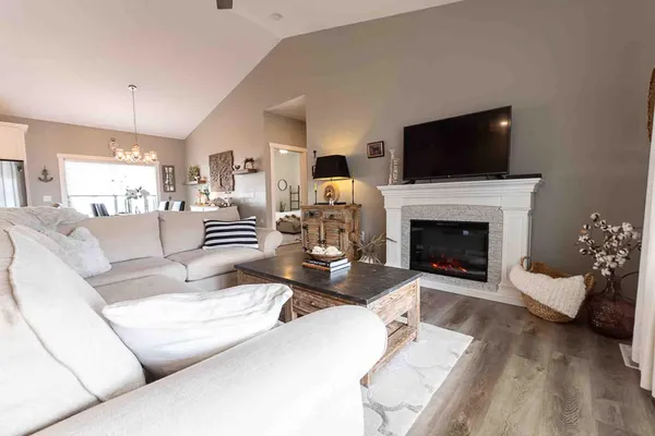 $625,000 | 1230 Crockett Drive, Holmen, WI 54636