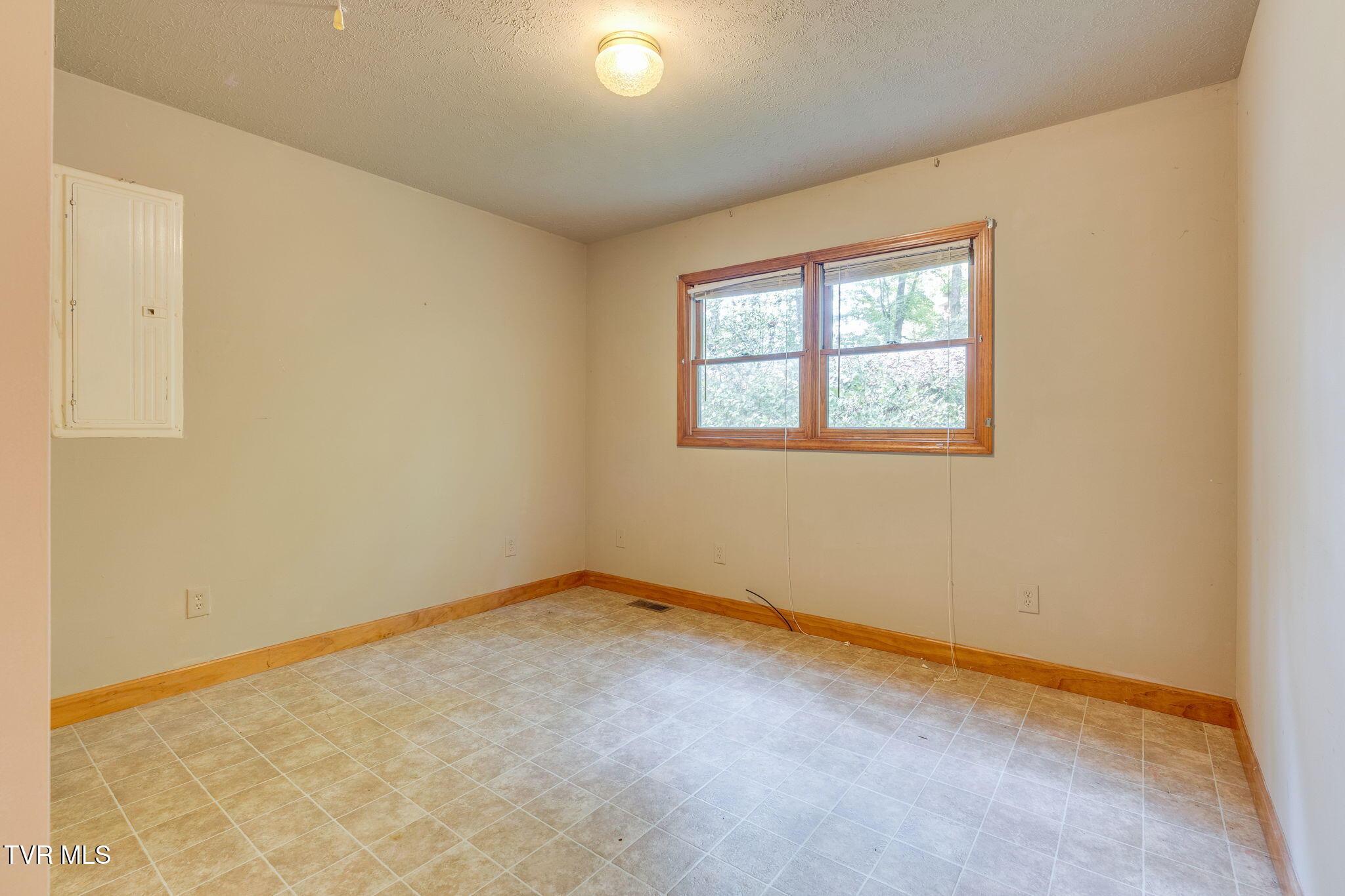 1556 Powder Branch Road Johnson City, TN 37601 - Photo 18 of 35 018