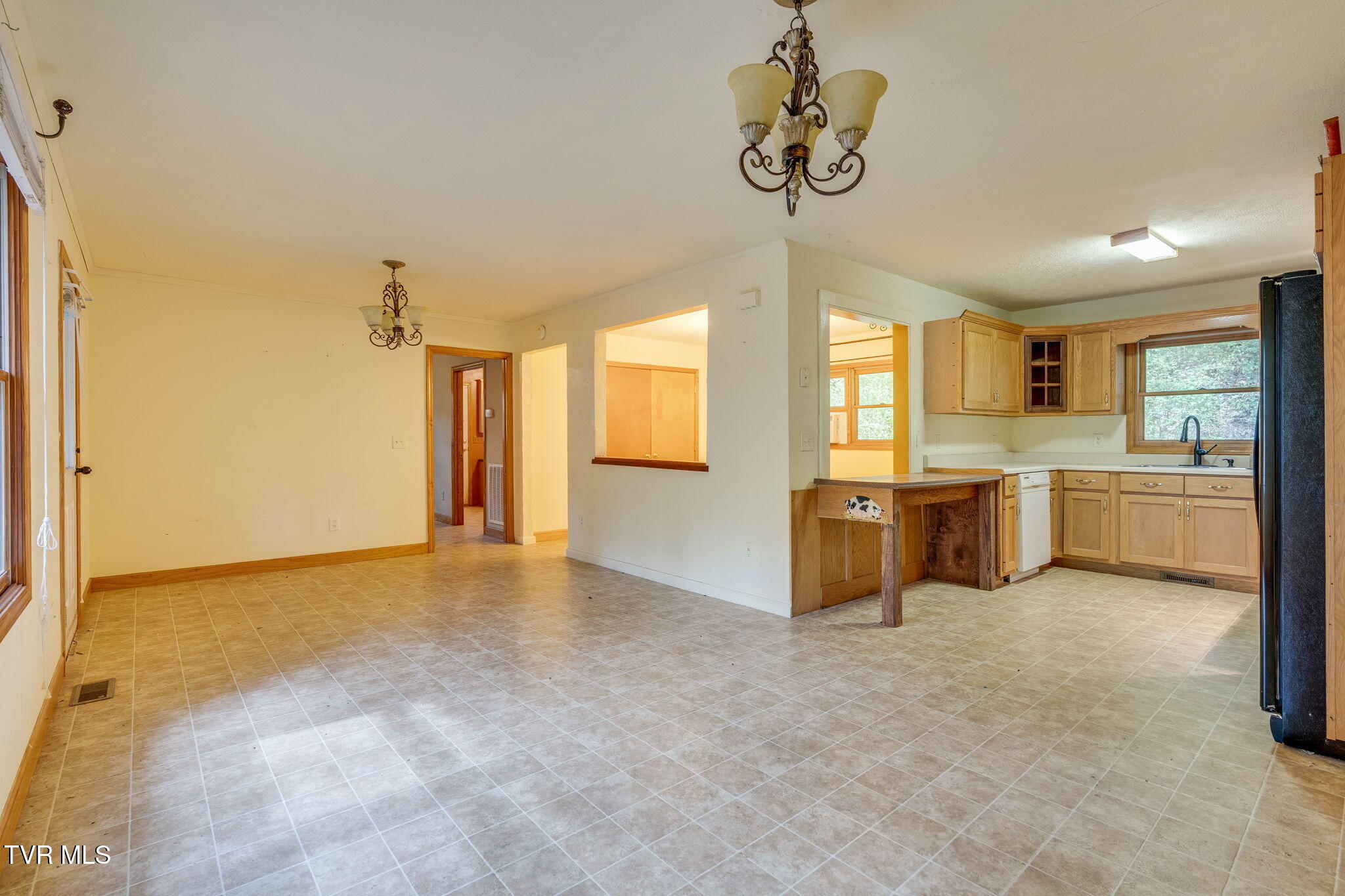 1556 Powder Branch Road Johnson City, TN 37601 - Photo 4 of 35 004