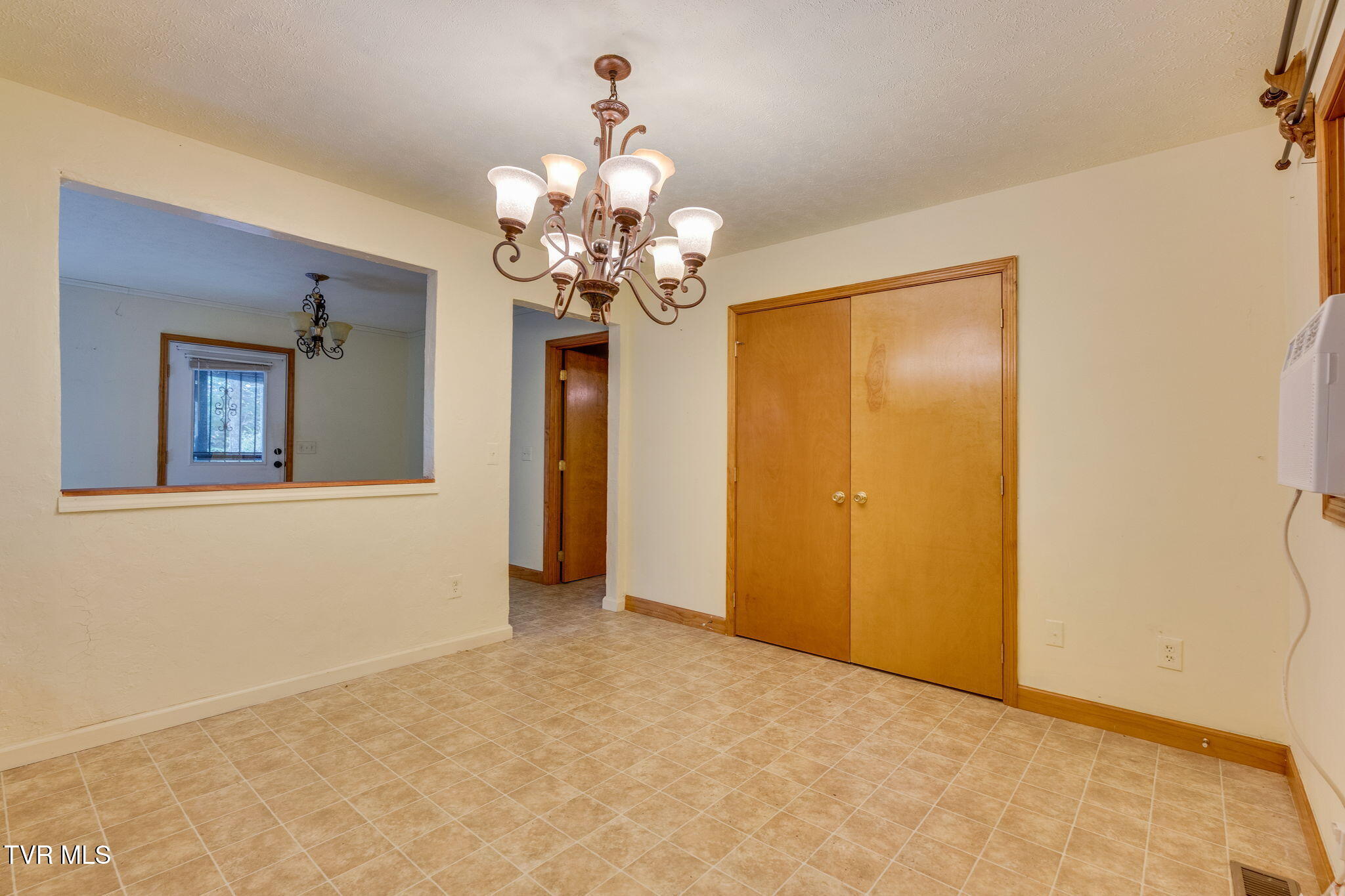 1556 Powder Branch Road Johnson City, TN 37601 - Photo 9 of 35 009