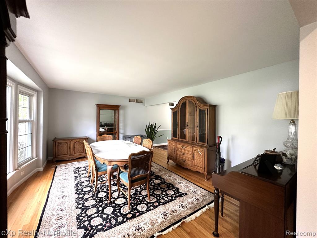 16017 Riverside Street Livonia, MI 48154 - Photo 24 of 34