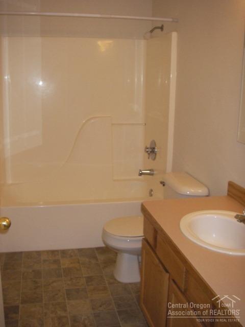 17196 Tholstrup Road Bend, OR 97707 - Photo 9 of 12 The hall bath.