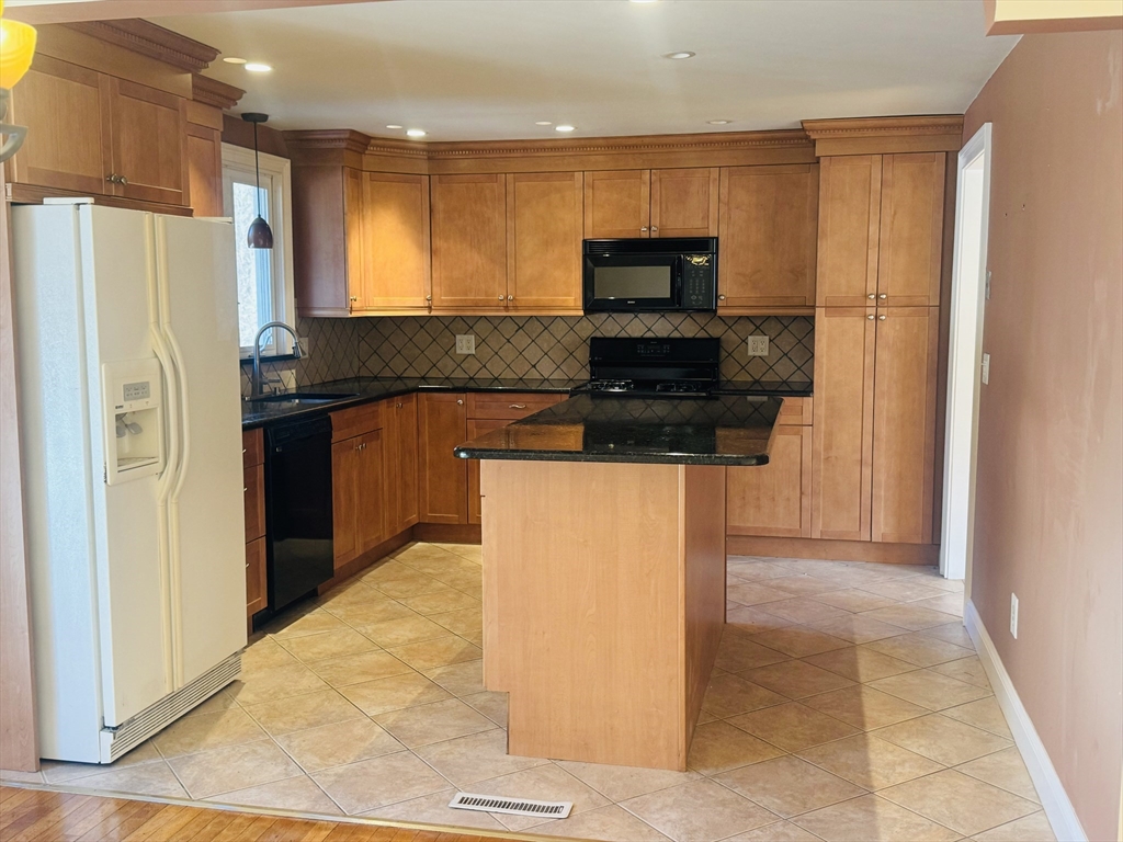 27 Sandy Ridge Circle Sharon, MA 02067 - Photo 11 of 17