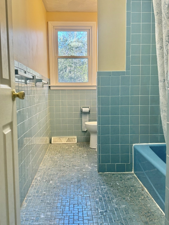 27 Sandy Ridge Circle Sharon, MA 02067 - Photo 7 of 17