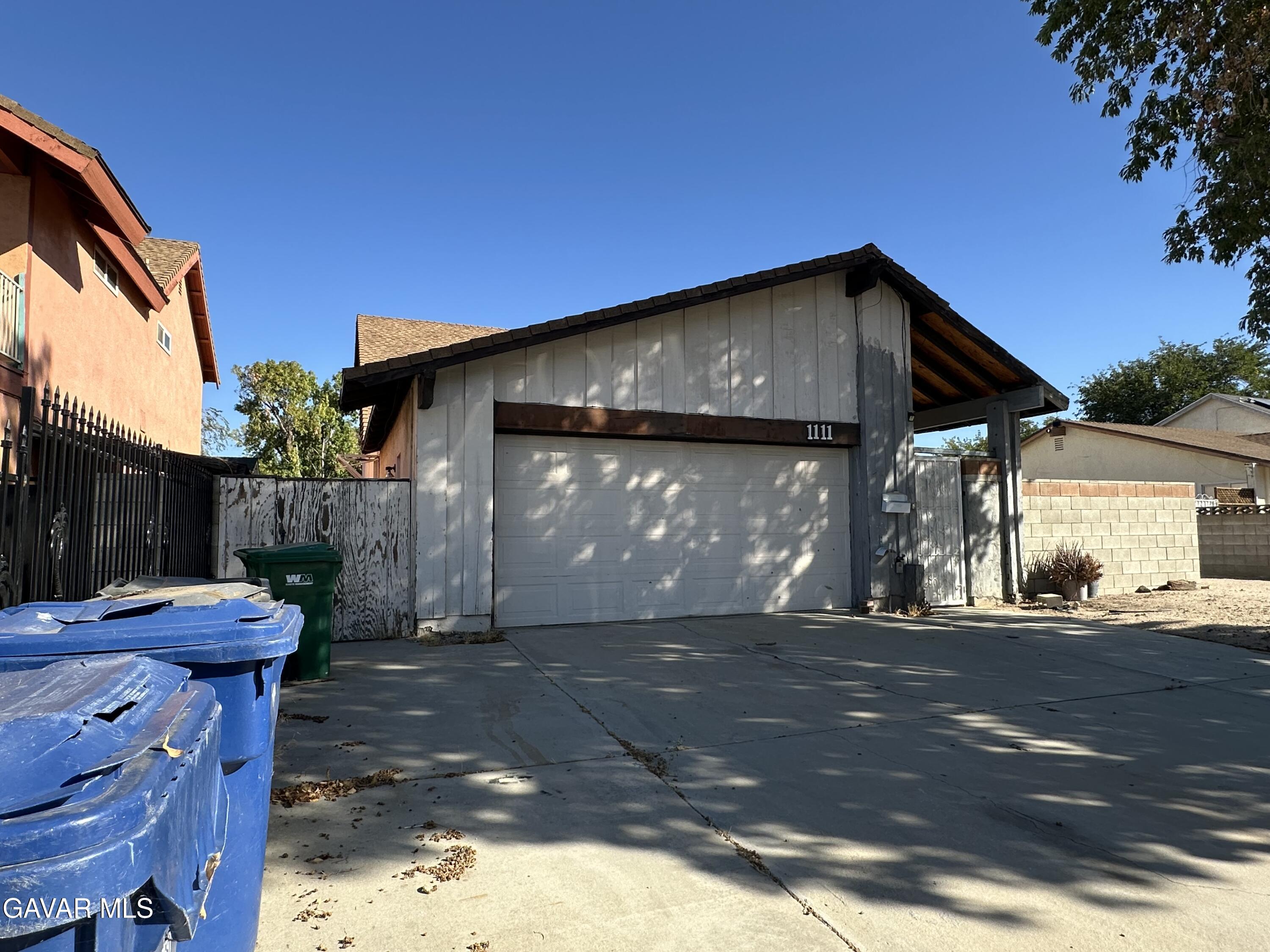 1111 Caperton Street Lancaster, CA 93535 - Photo 4 of 49 a view of a house with backyard and sitting area