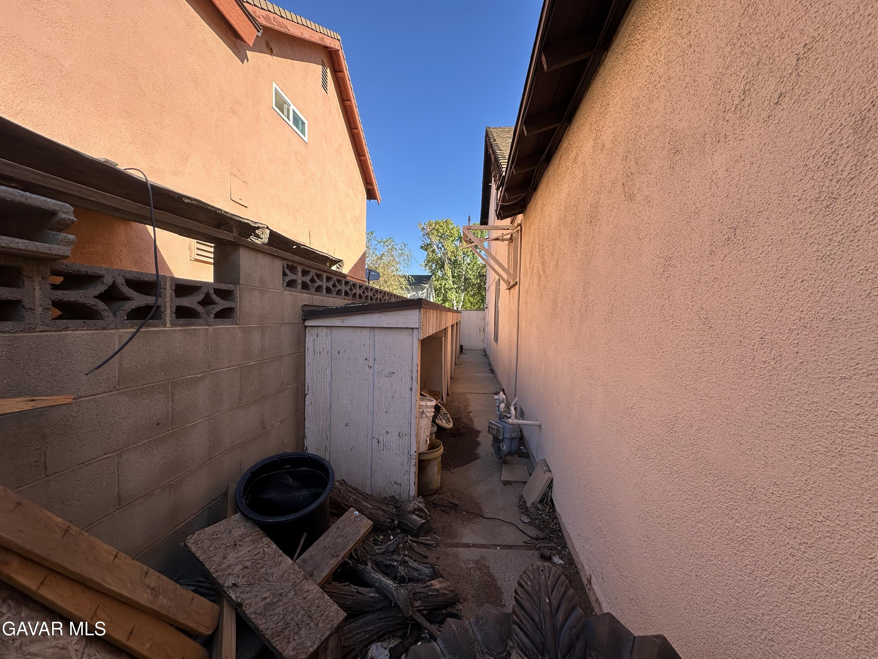 1111 Caperton Street Lancaster, CA 93535 - Photo 46 of 49 a view of small yard