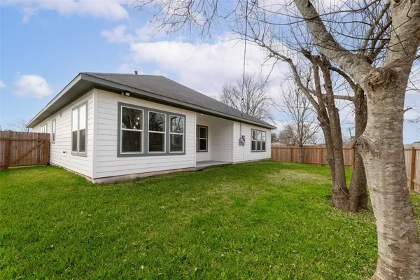 $300,000 | 7440 Avenue East, Beasley, TX 77417