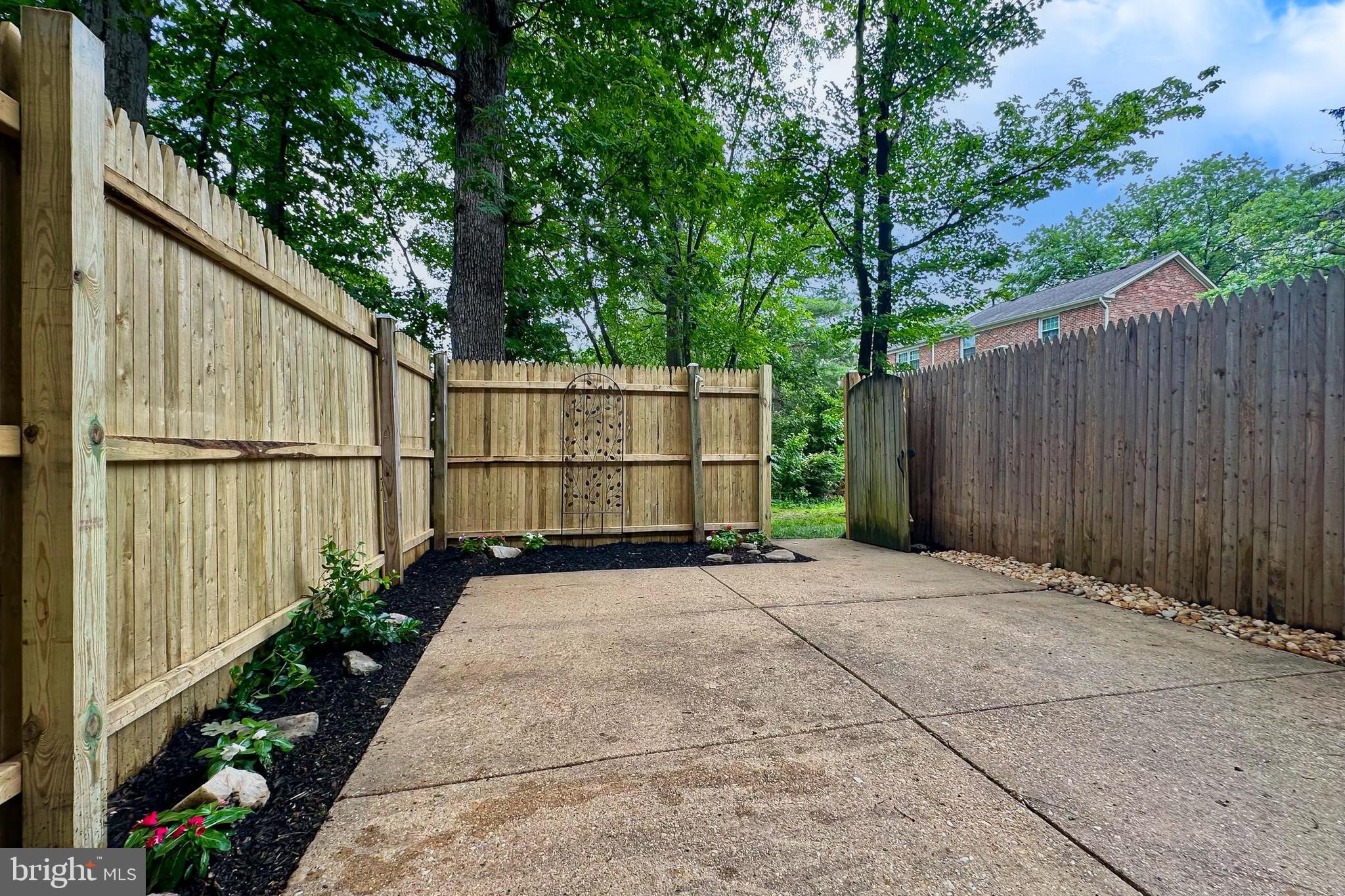 5833 Royal Ridge Drive, Unit 943 Springfield, VA 22152 - Photo 38 of 45 a view of backyard with green space