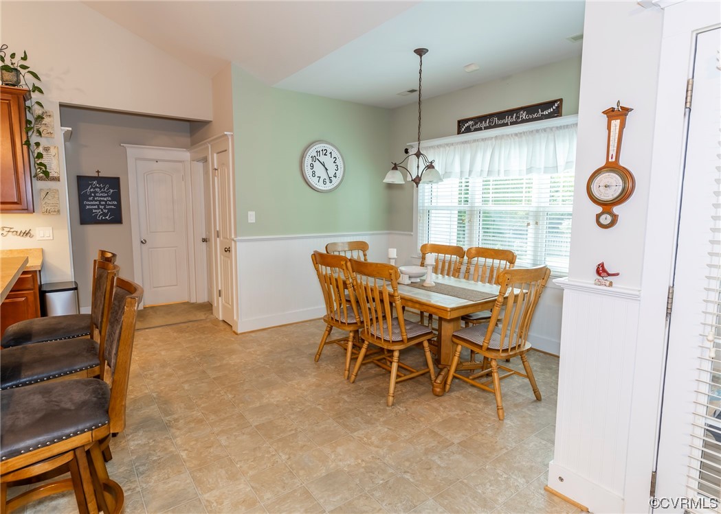 337 Shelton Place Aylett, VA 23009 - Photo 16 of 34 a dining room with furniture and window