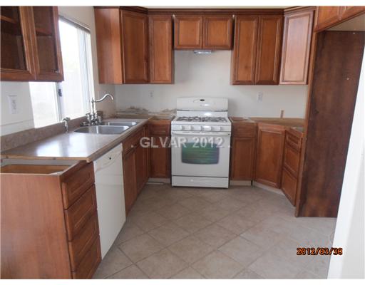 24 Knightsboro Road Henderson, NV 89074 - Photo 2 of 6 Kitchen.