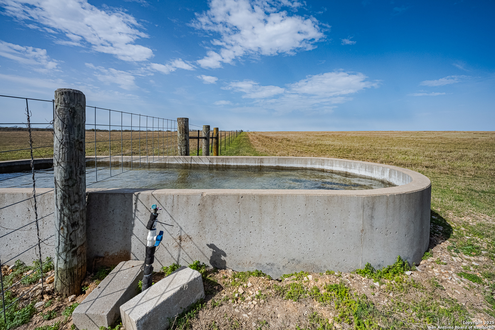 1061 County Road 156 Kenedy, TX 78119 - Photo 30 of 34 a view of a terrace