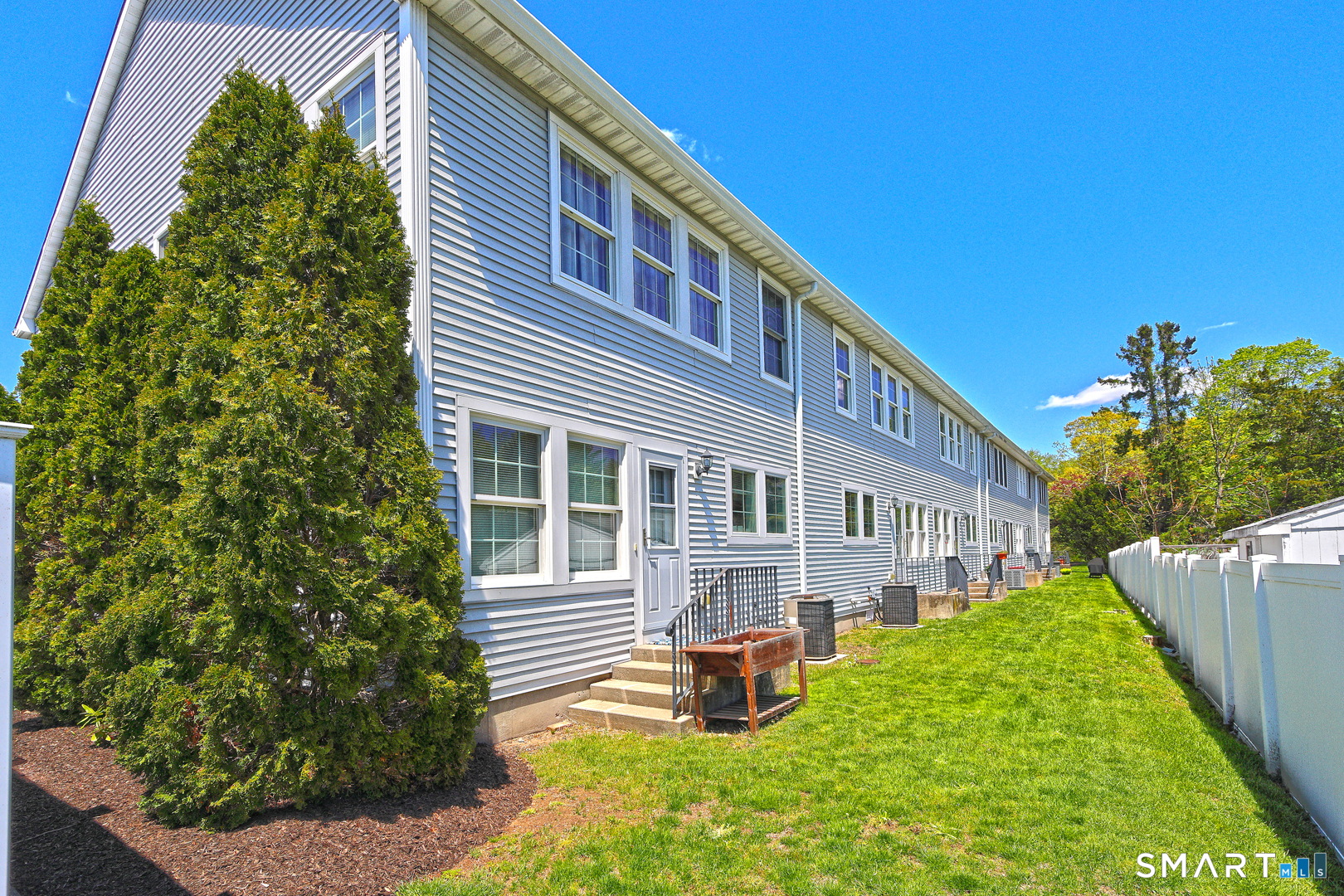 102 Lantern Court, Unit 102 Clinton, CT 06413 - Photo 6 of 36 a house view with a garden space