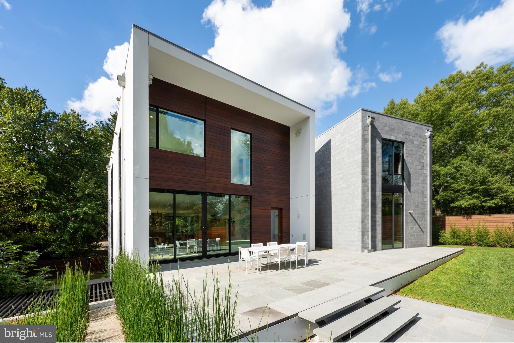 9119 Levelle Drive Chevy Chase, MD 20815 - Photo 43 of 48 Enormous terrace
