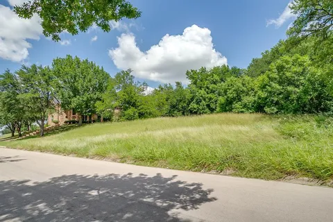 $215,000 | 18 Thornhill Road, Benbrook, TX 76132