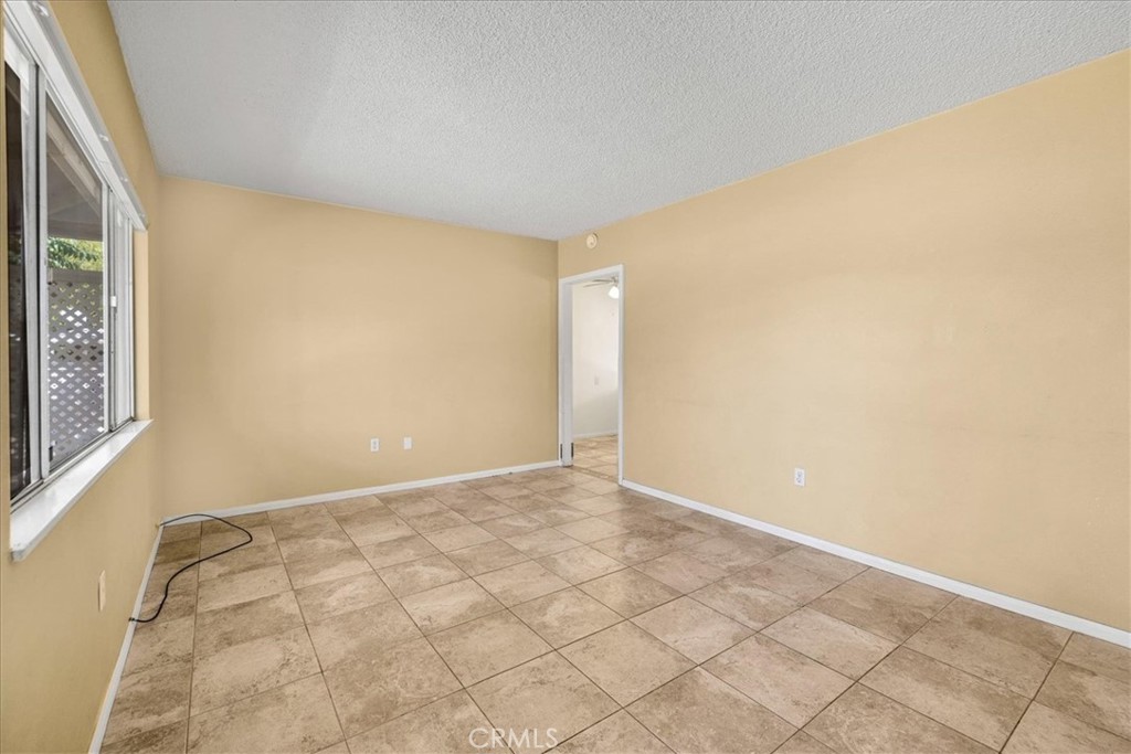 7337 Condalia Avenue Yucca Valley, CA 92284 - Photo 11 of 48 a view of an empty room and window