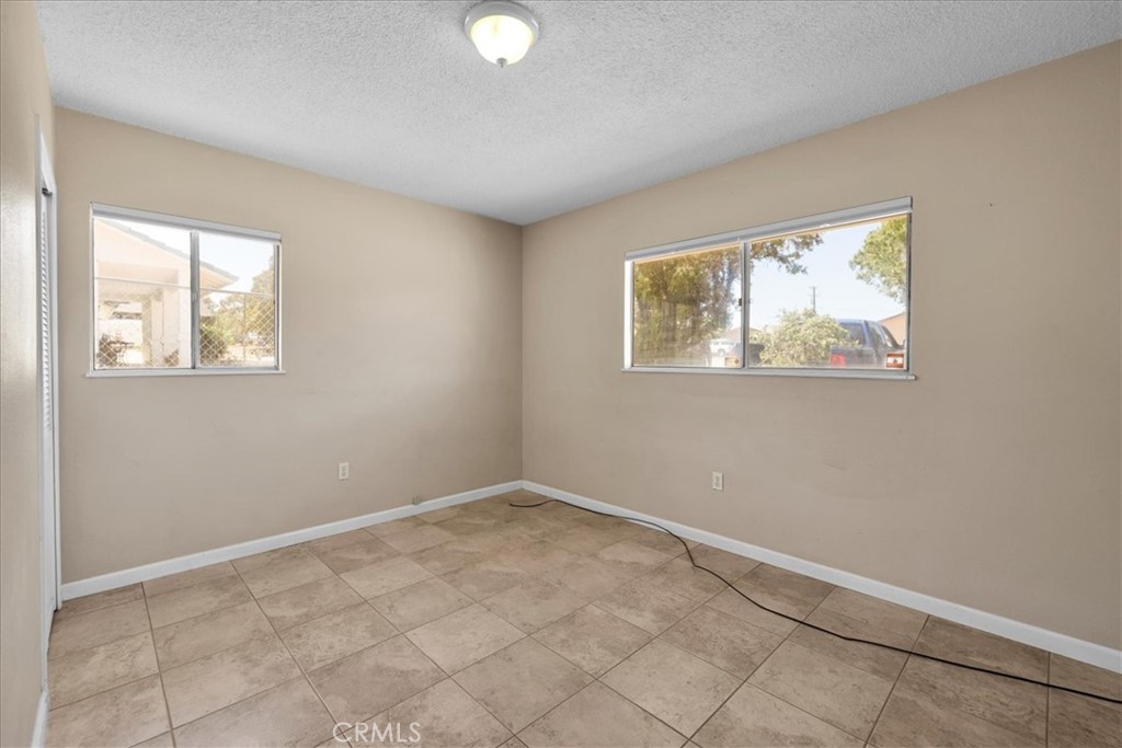 7337 Condalia Avenue Yucca Valley, CA 92284 - Photo 12 of 48 an empty room with windows