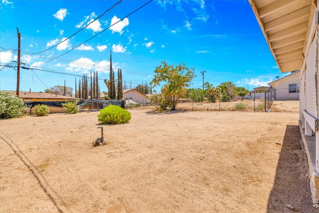 7337 Condalia Avenue Yucca Valley, CA 92284 - Photo 26 of 48 a view of a backyard