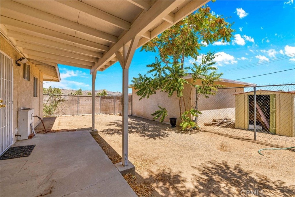 7337 Condalia Avenue Yucca Valley, CA 92284 - Photo 34 of 48 a view of a backyard of the house