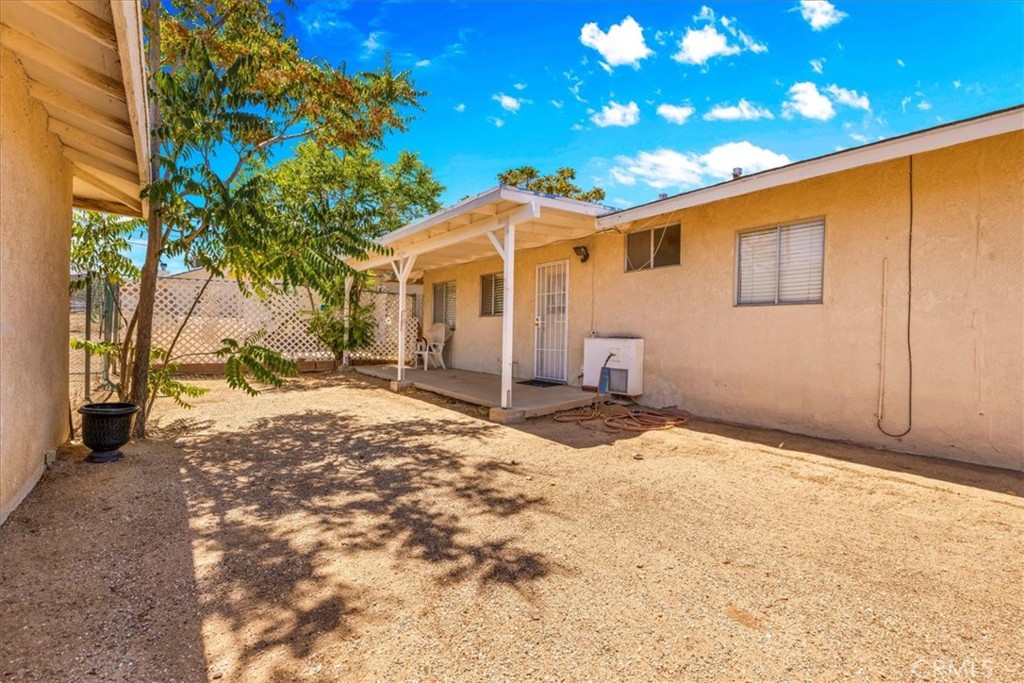 7337 Condalia Avenue Yucca Valley, CA 92284 - Photo 39 of 48 a view of a house with a yard