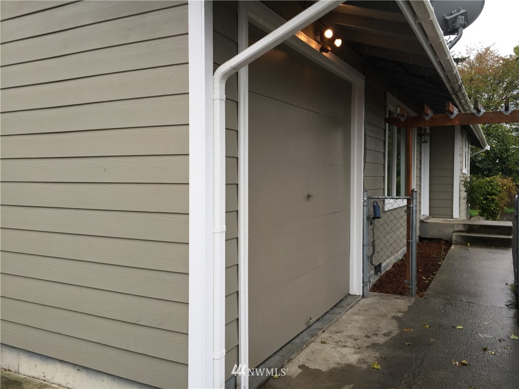 2300 High Avenue Northeast Renton, WA 98056 - Photo 3 of 16 Gallery Image 3