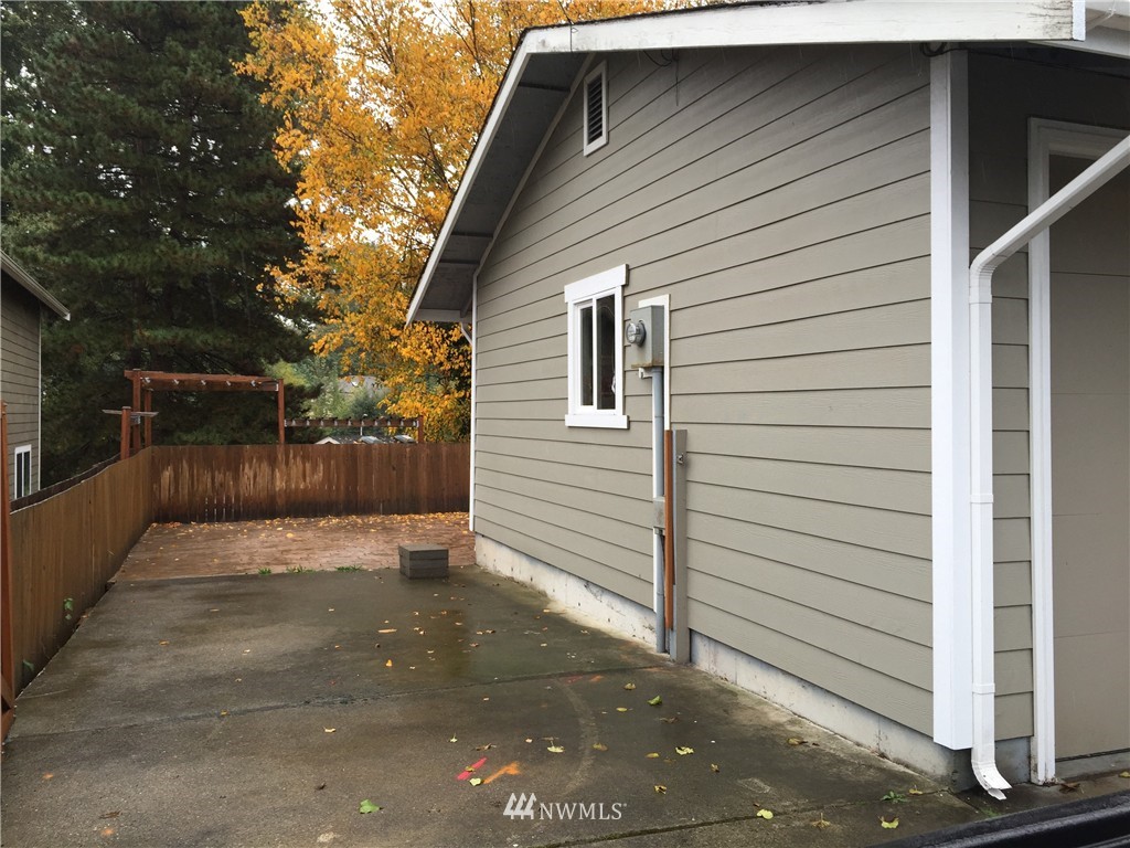 2300 High Avenue Northeast Renton, WA 98056 - Photo 4 of 16 Gallery Image 4