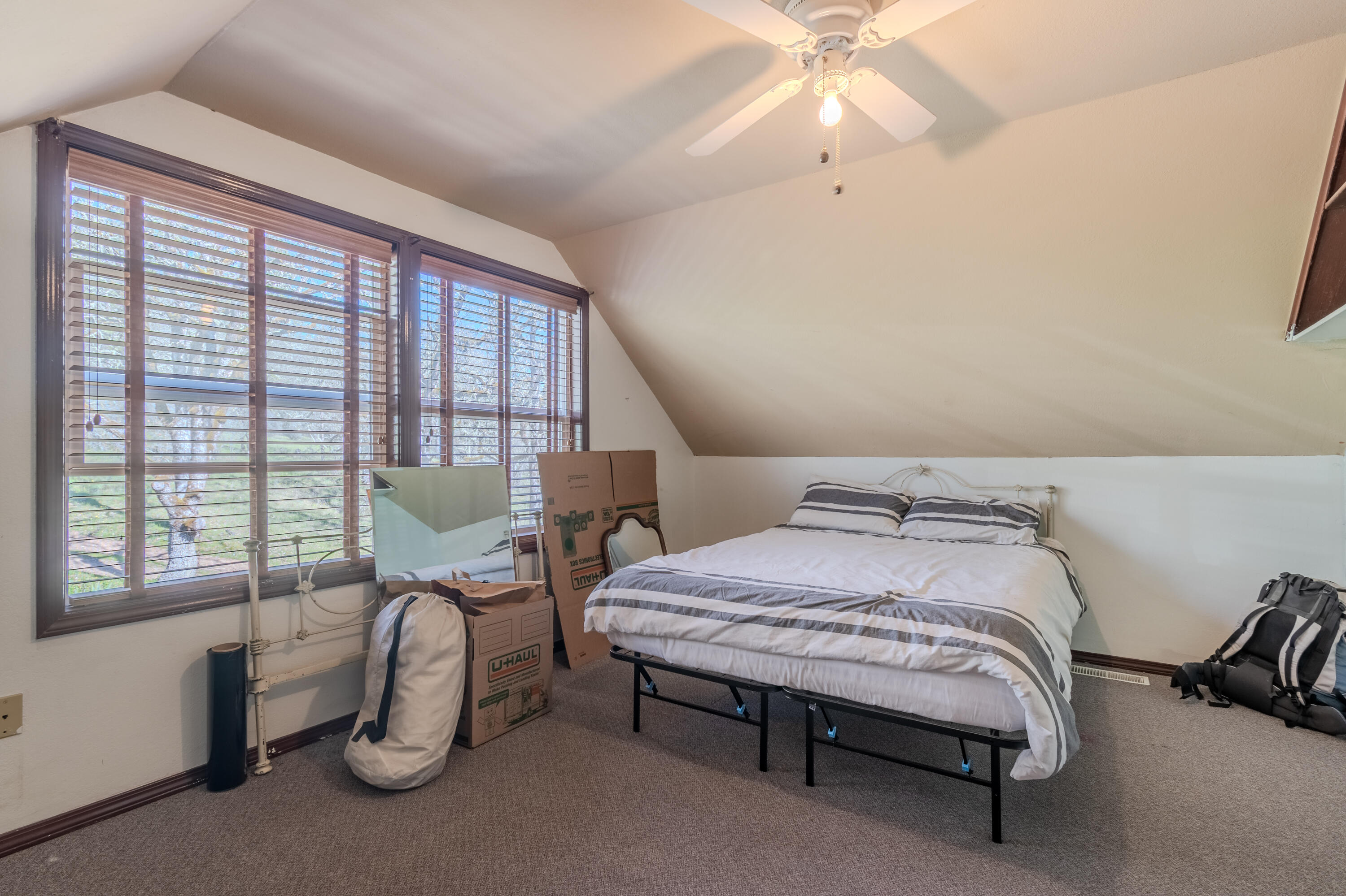 127 Lodge Road Trail, OR 97541 - Photo 22 of 37 Upstairs Bedroom 2