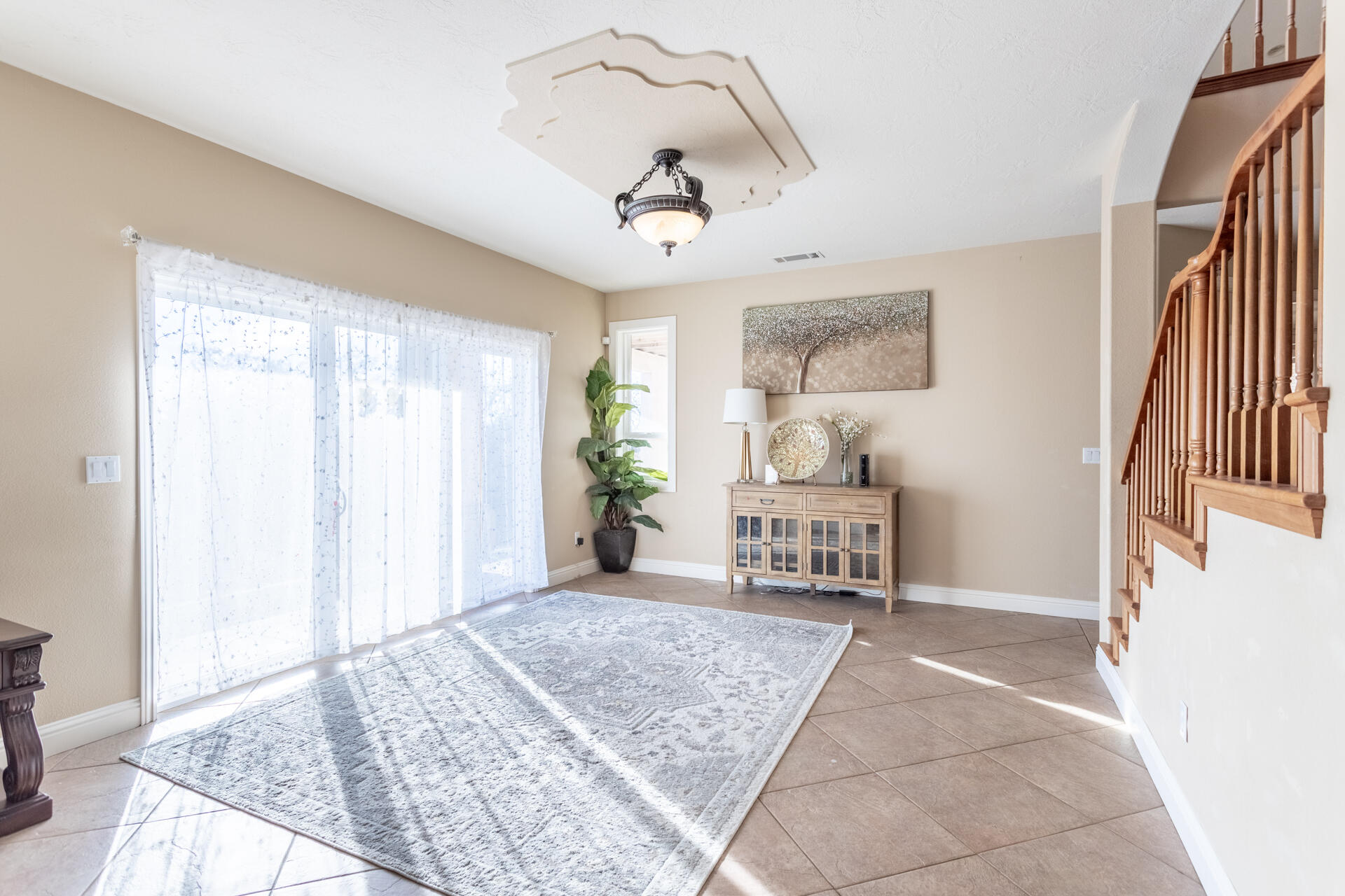 7775 Muletown Road Redding, CA 96001 - Photo 21 of 45 a living room with furniture and a table