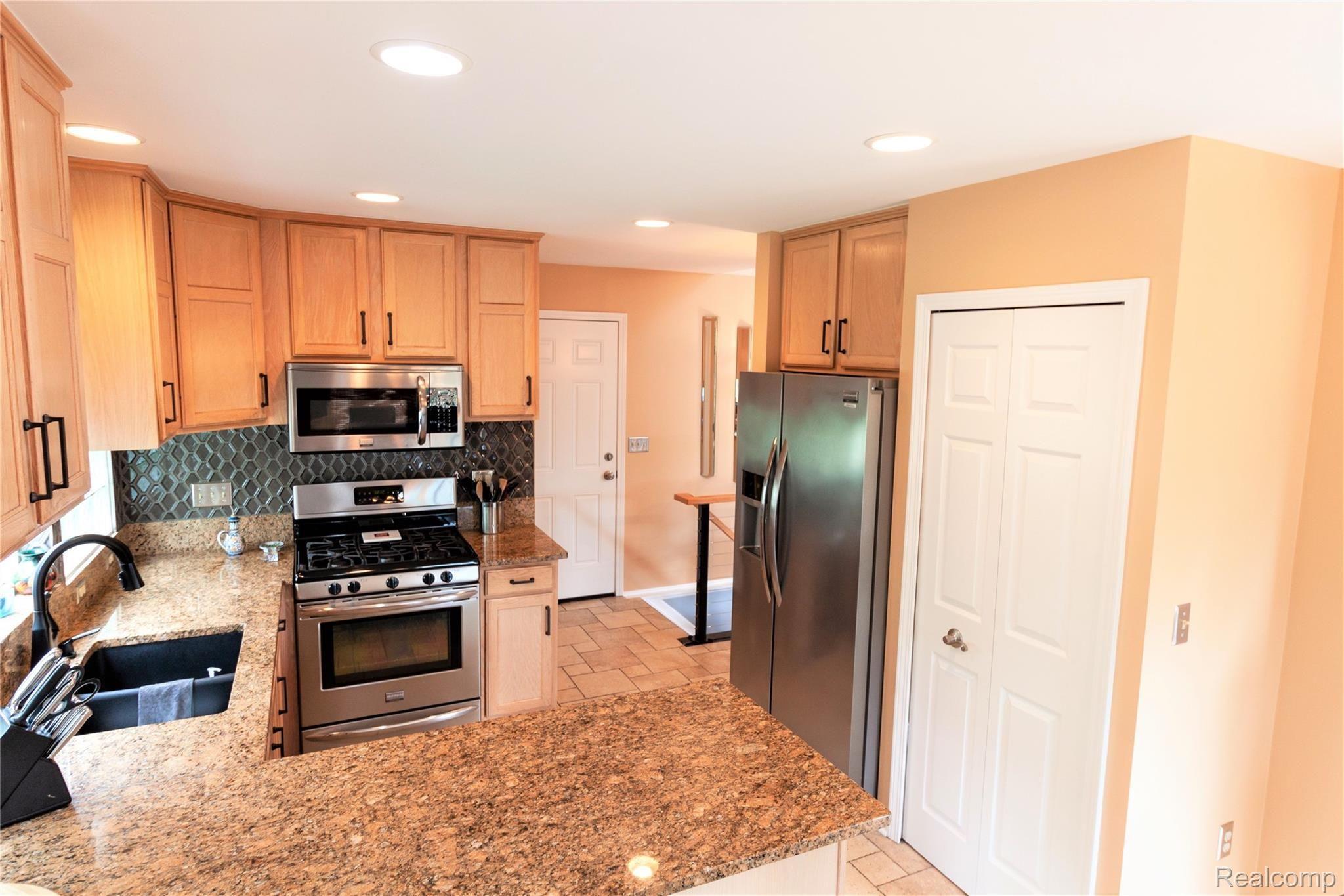 2619 Walton Blvd. Rochester, MI 48309 - Photo 13 of 39 021-IMG_3589.jpg