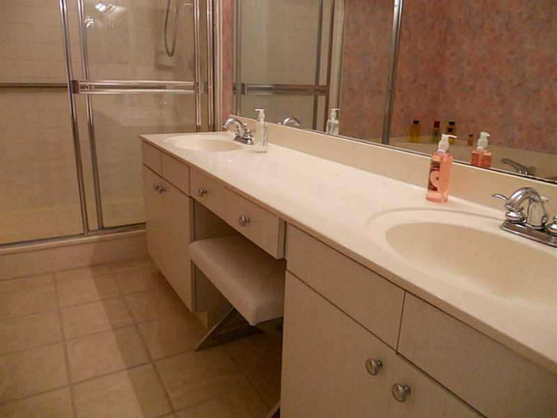 6675 Montego Bay Boulevard, Unit C Boca Raton, FL 33433 - Photo 18 of 30 Bathroom Master