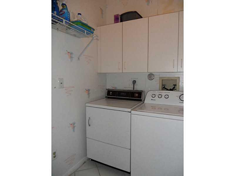 6675 Montego Bay Boulevard, Unit C Boca Raton, FL 33433 - Photo 24 of 30 Laundry Room