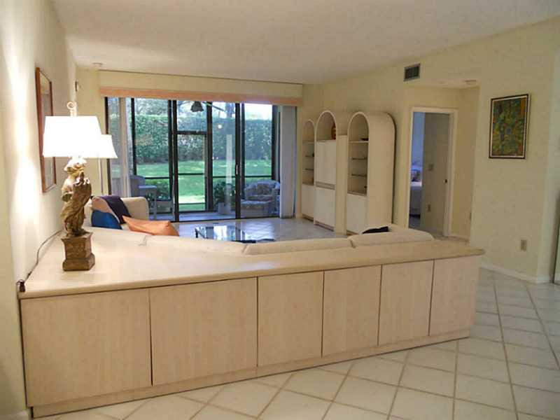 6675 Montego Bay Boulevard, Unit C Boca Raton, FL 33433 - Photo 7 of 30 Living Room