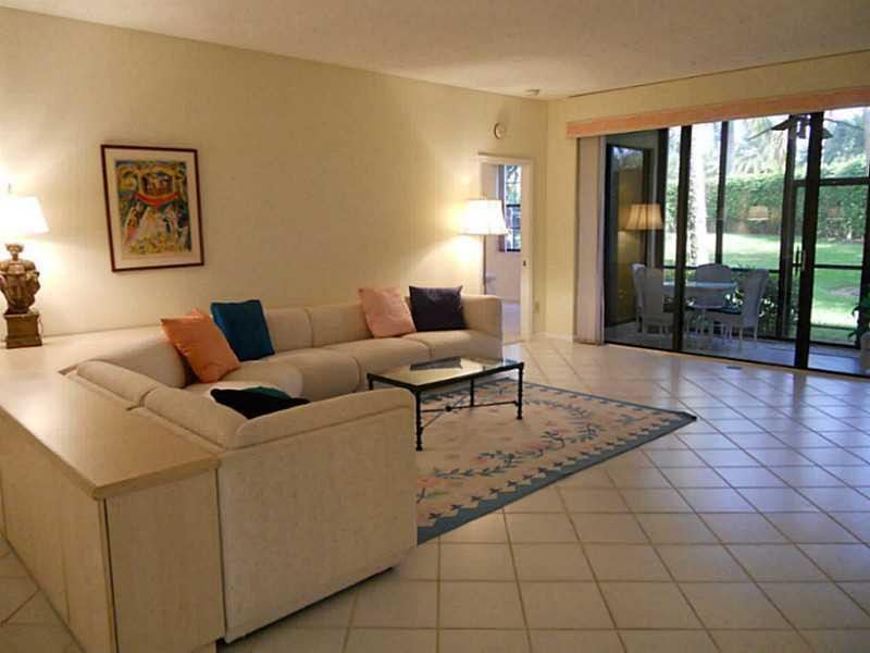 6675 Montego Bay Boulevard, Unit C Boca Raton, FL 33433 - Photo 8 of 30 Living Room