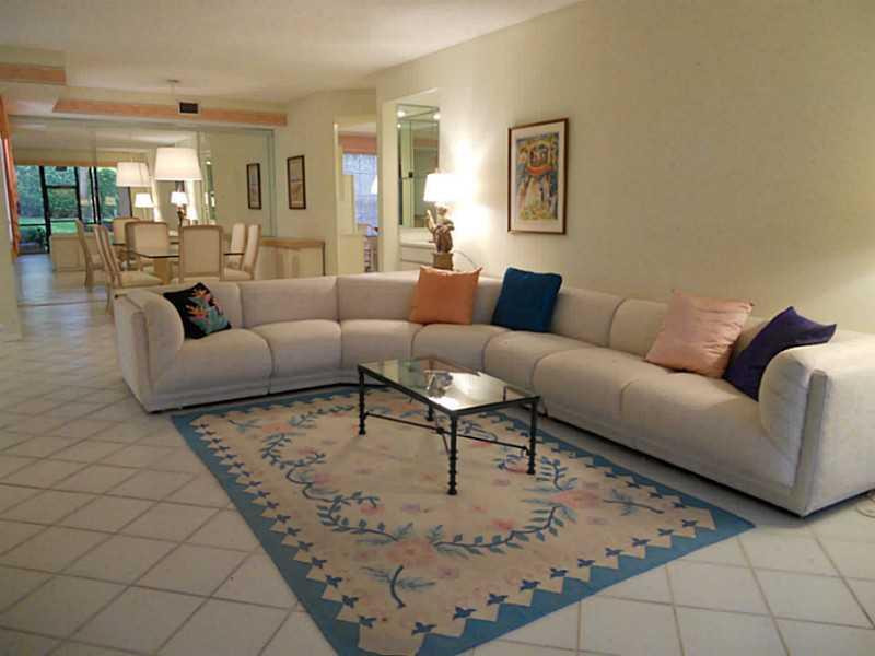 6675 Montego Bay Boulevard, Unit C Boca Raton, FL 33433 - Photo 9 of 30 Living Room