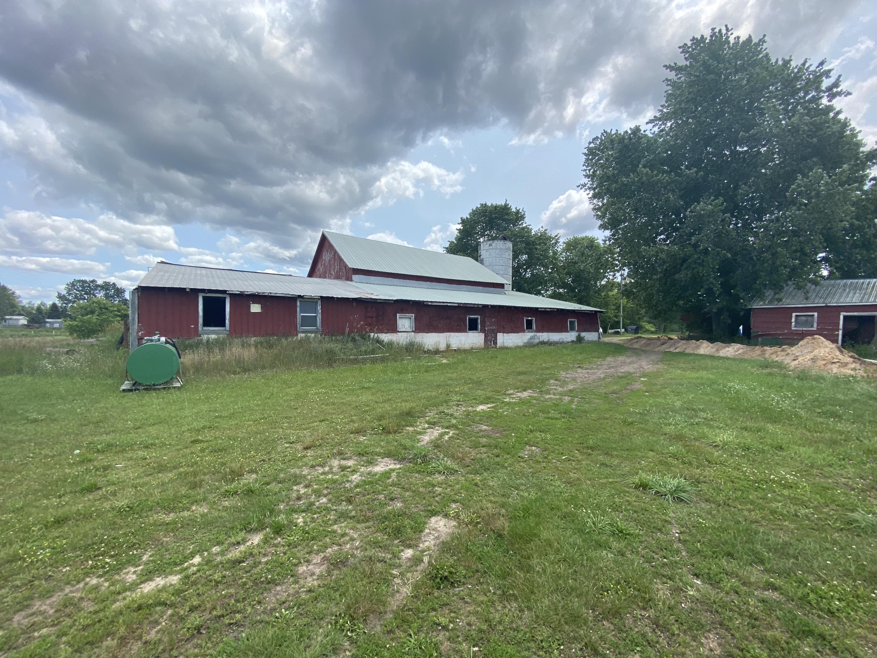 1718 West Winston Road Rothbury, MI 49452 - Photo 5 of 29 IMG_3187