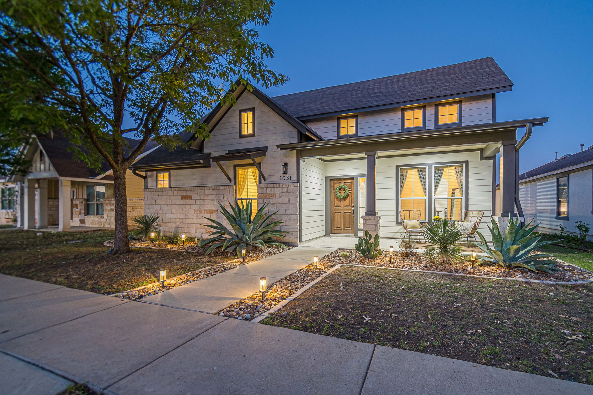 View of front facade with a covered porch
