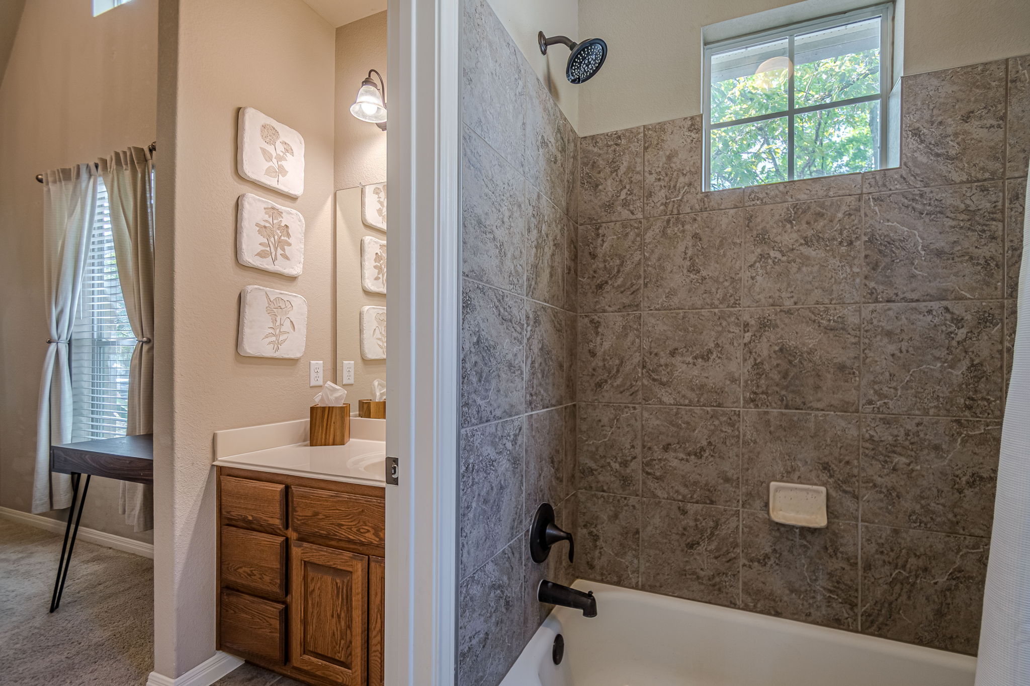 1031 Powell Kyle, TX 78640 - Photo 27 of 40 Full Jack and Jill bathroom