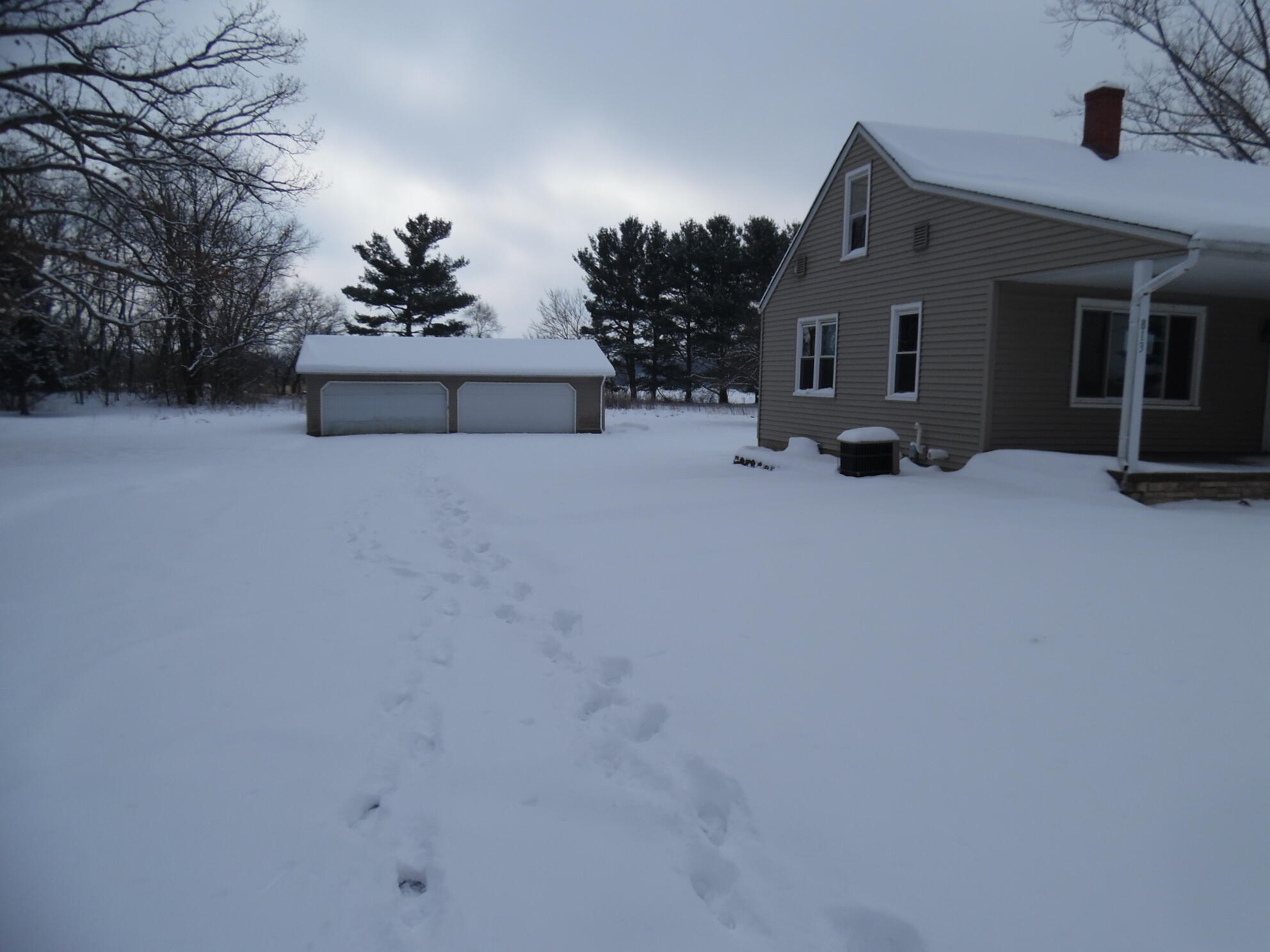 813 West Division Road De Motte, IN 46310 - Photo 2 of 20 a front view of a house with patio