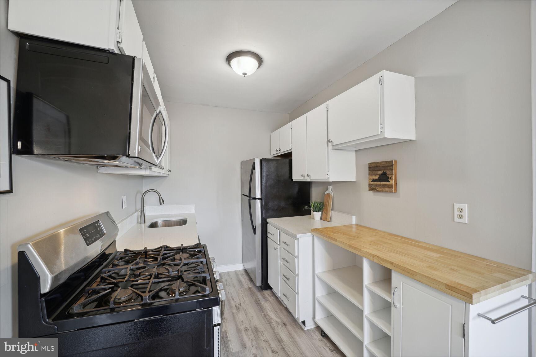 1200 South Arlington Ridge Road, Unit 603 Arlington, VA 22202 - Photo 7 of 27 Kitchen island conveys