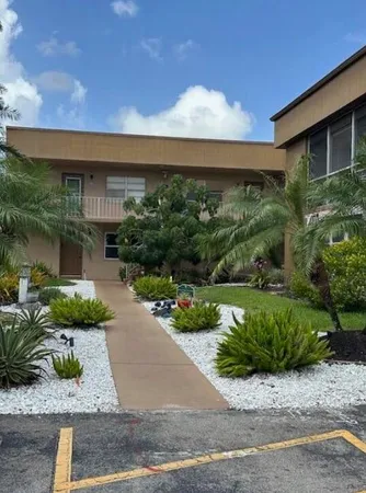 $1,900 | 29 Flanders A, Delray Beach, FL 33484