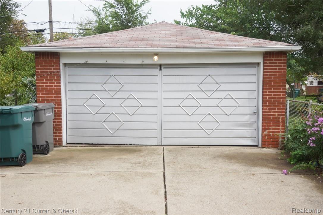 7644 Miller Road Dearborn, MI 48126 - Photo 25 of 33 34 - back yard - garage (1).jpg