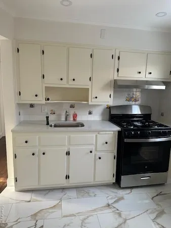 $2,500 | 106 Bregman Avenue, Unit 2, New Hyde Park, NY 11040