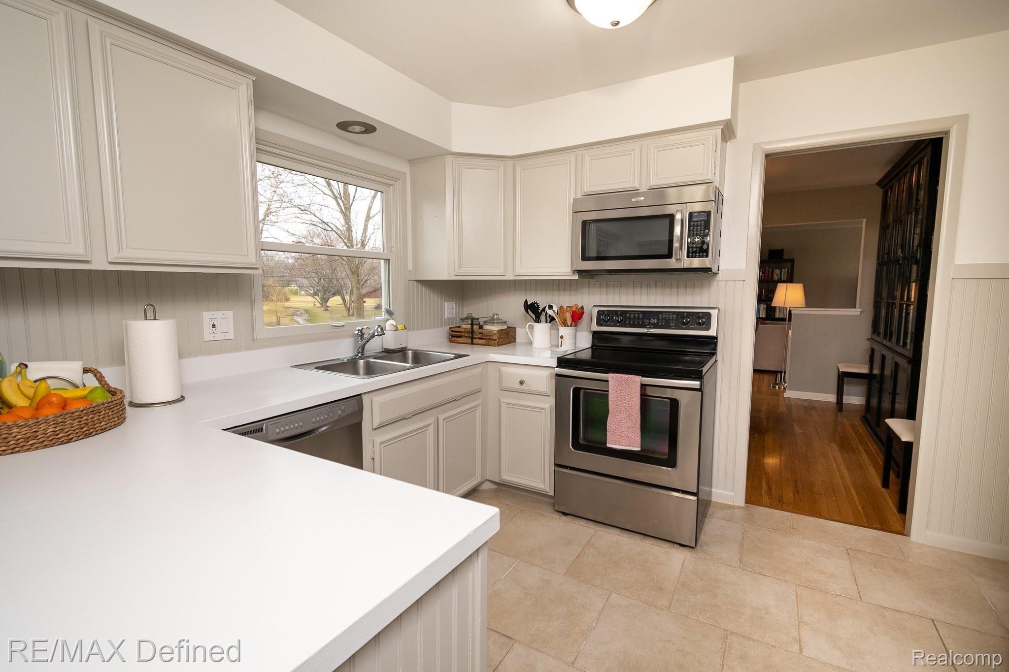 674 Campus Road Rochester, MI 48309 - Photo 16 of 48 DSC_0034.jpg
