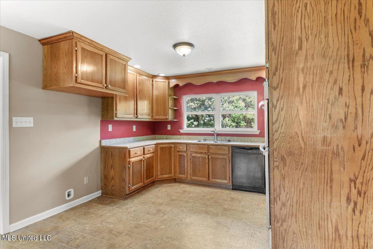 26290 Wolf Creek Road Kiln, MS 39556 - Photo 16 of 40 14-Kitchen