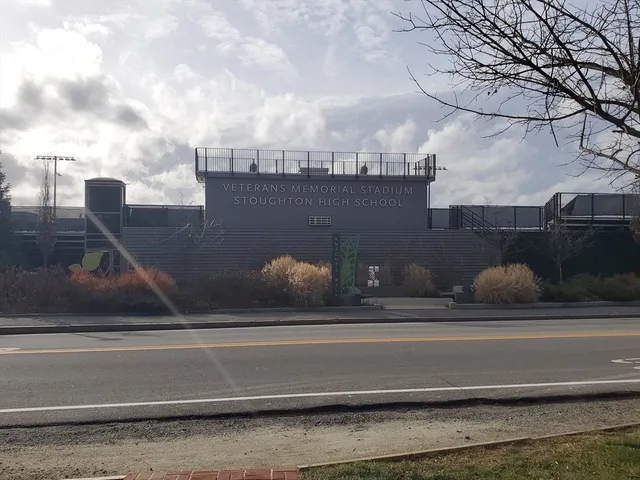 $2,500 | 215 Pearl Street, Unit 11, Stoughton, MA 02072